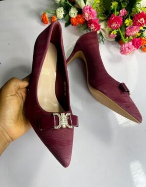 Golden Kello A28-588
Sizes: 39,40,41,42. 3 inches heel