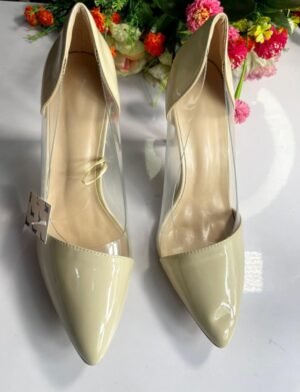 Nude Stilettos heels (4 inches)
Size 39,40