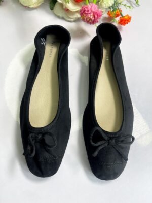 Raynonne Shoes in black swede 
Size 39,41