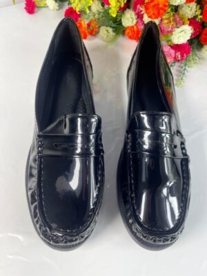 Max loafers in black
Size 42
