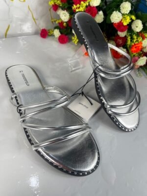 Fisherman slippers in silver colour
Size 39,40,41