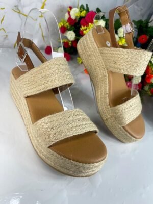 famous wedge sandals
Size 39