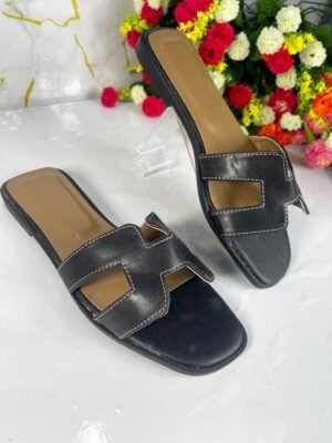 Sinuoshi slippers
Size 38