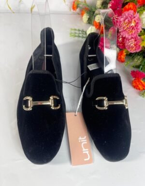 Unit loafers in black swede
Size 40