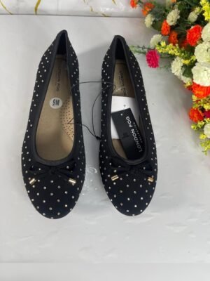 London Fog Embellished Shoe
Size 40