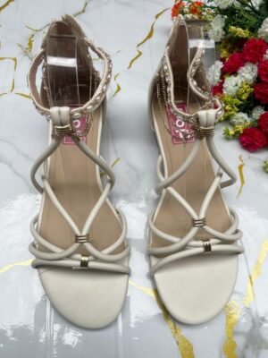 Pop gladiator sandals
Size 40.5,41,42