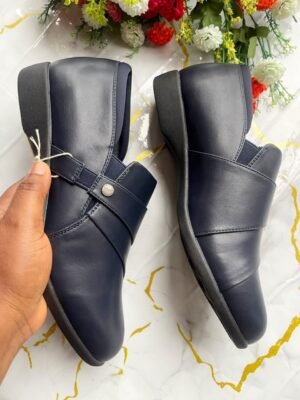 DreamPairs loafer in deep blue
Size 41